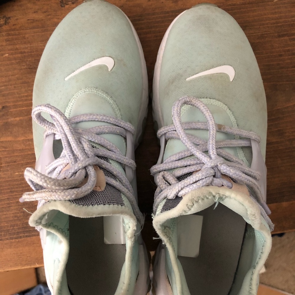 NIKE SHOES